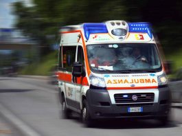 Furgone con braccianti a bordo si ribalta nel Foggiano, un morto e 7 feriti