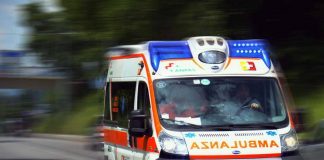 Furgone con braccianti a bordo si ribalta nel Foggiano, un morto e 7 feriti