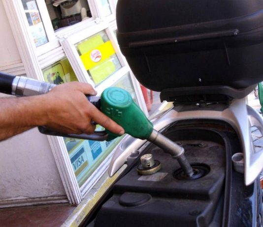 Carburante annacquato, irregolare un distributore su cinque. Pd: “Governo intervenga”. Lega: “Bene controlli Gdf”