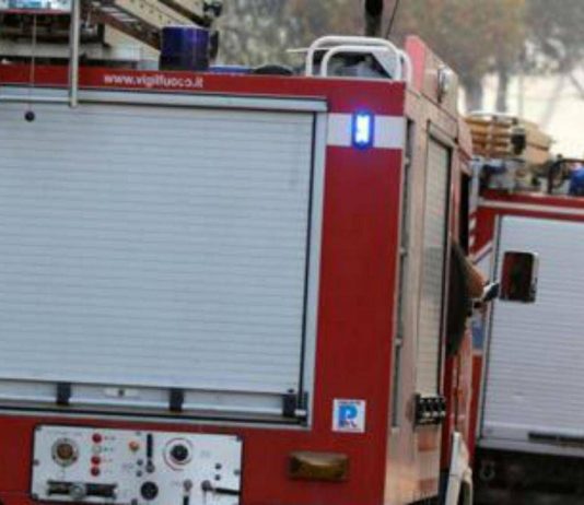 Roma, incendio a ridosso della linea ferroviaria: circolazione sospesa tra Ponte Galeria e Fiumicino