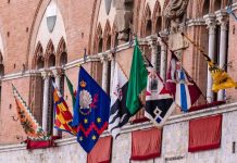 Palio di Siena, esposta la bandiera verde: rinviato per maltempo