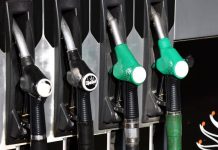 Caro carburanti, non si ferma la corsa dei prezzi: la benzina ‘sfonda’ 2 euro sulla rete stradale