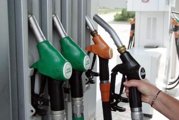 benzina_diesel_mano_2ftg