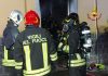 Bologna, incendio in palazzo di quattro piani: 7 adulti e due bambini in ospedale