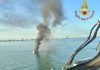 Yacht in fiamme affonda al largo di Jesolo: 10 persone salvate, decisivo l’intervento di un’altra barca