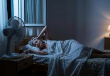 Condizionatore, alcol e sonno, i consigli del neurologo per affrontare le notti tropicali