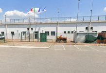Borgo Virgilio, raid vandalico al campo sportivo: spogliatoi imbrattati di vernice blu