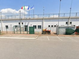 Borgo Virgilio, raid vandalico al campo sportivo: spogliatoi imbrattati di vernice blu