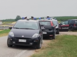 Libiola, via allo sgombero del rave party: la folla di giovani lascia la golena