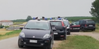 Libiola, via allo sgombero del rave party: la folla di giovani lascia la golena