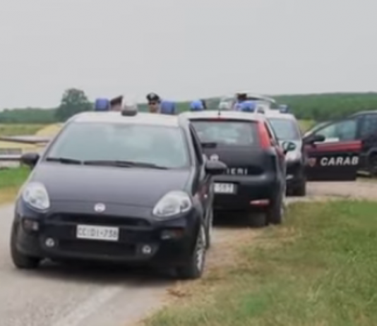 Libiola, via allo sgombero del rave party: la folla di giovani lascia la golena