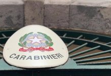 Segrega compagna e bimbo e la picchia con una mazza chiodata, orrore a Napoli