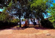Suzzara, demolito il vecchio edificio ai Giardini Verga: più sicurezza e nuovo verde