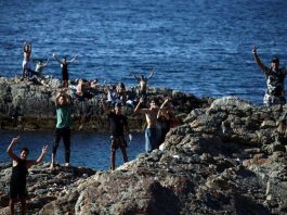 Migranti, Ue: “Controlli frontiera Italia-Spagna temporanei”. Nuovo attacco di Madrid a Roma