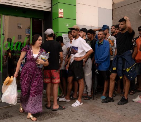 Ceuta, viaggio tra i migranti che provano a restare: “Ci avevano detto che la frontiera era aperta…”