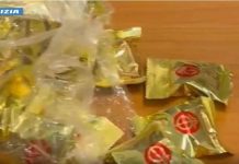 Oltre 5 chili di cocaina nascosti nei ‘biscotti della fortuna’, sequestro e arresto a Fiumicino