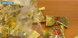 Oltre 5 chili di cocaina nascosti nei ‘biscotti della fortuna’, sequestro e arresto a Fiumicino