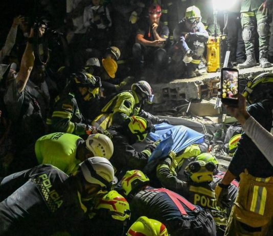 Terremoto in Colombia, donna di 32 anni estratta viva dalle macerie di un albergo tre giorni dopo il sisma: “C’è speranza”