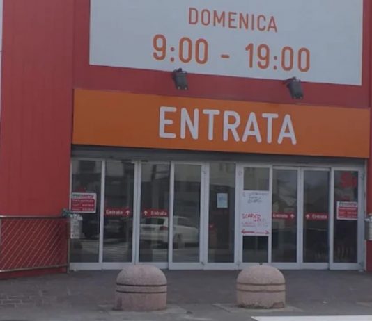 Viadana, 53enne derubata mentre fa la spesa: ladro incastrato dalle telecamere