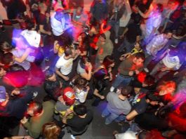 Milano, 19enne all’uscita discoteca denuncia: “Mi hanno violentata”
