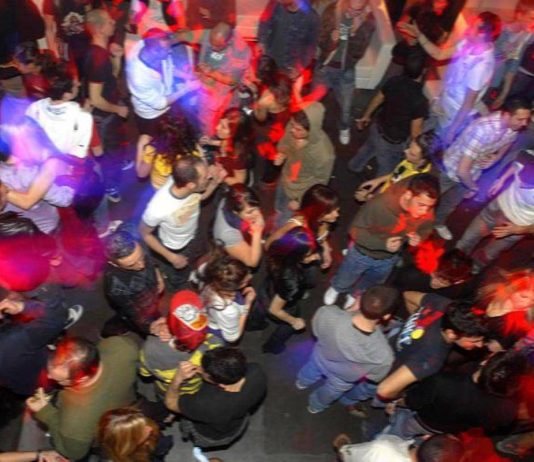 Milano, 19enne all’uscita discoteca denuncia: “Mi hanno violentata”