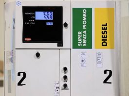 Caro carburanti, Ferragosto salato per chi si sposta in auto: pieno di gasolio costa oltre 22 euro in più rispetto all’anno scorso