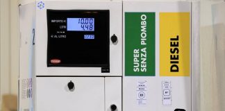 Caro carburanti, Ferragosto salato per chi si sposta in auto: pieno di gasolio costa oltre 22 euro in più rispetto all’anno scorso