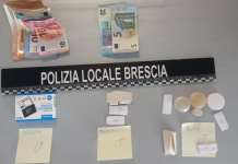 Non paga il biglietto del bus, con sè ha 400 euro e droga: arrestato