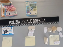 Non paga il biglietto del bus, con sè ha 400 euro e droga: arrestato