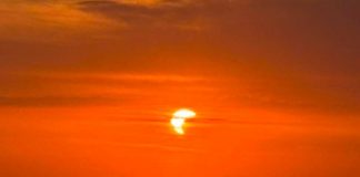 Eclissi parziale di sole, lo spettacolo al tramonto nei cieli d’Italia