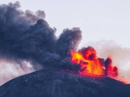 Eruzione Etna, Ingv: “Impossibile stimare quanto durerà”