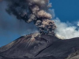 Eruzione Etna, sospesi fino alle 17 i voli in arrivo all’aeroporto di Catania