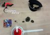 Asola, fugge all’alt dei Carabinieri: 21enne arrestato con vari involucri di hashish