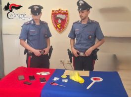 Spaccio lungo il Po, quattro arresti: cocaina lanciata dalla finestra all’arrivo dei Carabinieri