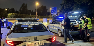 Alcol al volante, sorpassi azzardati, guida pericolosa: la Polizia multa 7 automobilisti