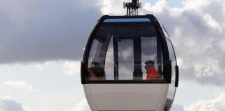 Paura in Francia, cabina funivia urta una gru a Alpe d’Huez: 23 feriti