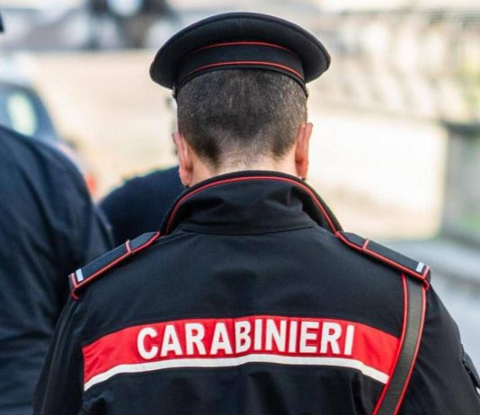 Genova, accoltella la sorella e precipita dal sesto piano: morto 26enne