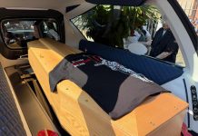 Don Mazzi, folla a Milano per i funerali: “Testimone di speranza, giustizia, accoglienza”