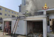 Paura a Lunetta per un garage in fiamme: intervengono i vigili del fuoco