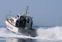 Cattolica, fermato 45enne per tentato omicidio: si era gettato in mare in auto con la moglie