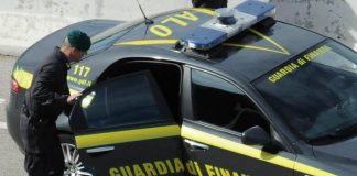 Bari, francese arrestato al porto: trasportava 3 missili da guerra su un furgone