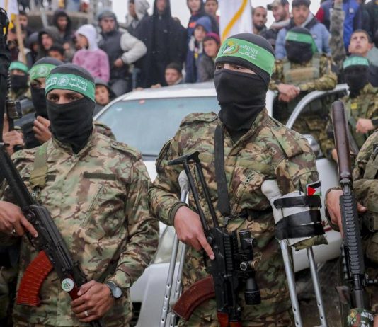 Gaza, Hamas ‘celebra’ 15enne ucciso in combattimento: “Ha piazzato esplosivi e sparato con lanciarazzi anticarro”