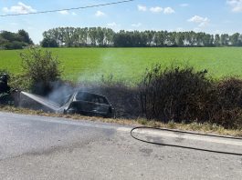 Quingentole: esplosione dal motore, poi la Golf prende fuoco. 62enne salvo appena in tempo