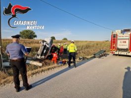 Castellucchio, auto si ribalta nel fossato: 45enne in ospedale