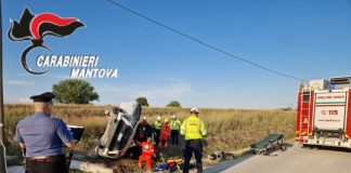 Castellucchio, auto si ribalta nel fossato: 45enne in ospedale
