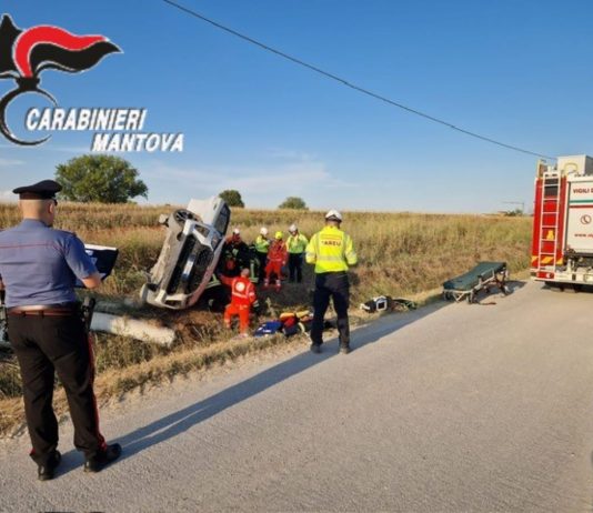 Castellucchio, auto si ribalta nel fossato: 45enne in ospedale