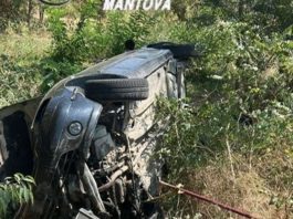 Medole, auto fuori strada sulla provinciale per Castiglione: 21enne ferito