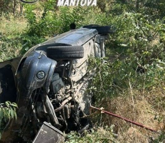 Medole, auto fuori strada sulla provinciale per Castiglione: 19enne ferito
