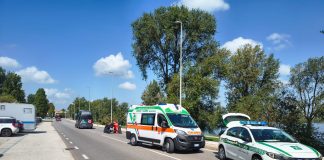 Scontro camper-scooter sul Lungolago: coinvolti anche neonata e bambino di 4 anni