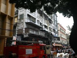 Incendio in un hotel a Calcutta: 9 morti, tra cui un bambino, e diversi feriti